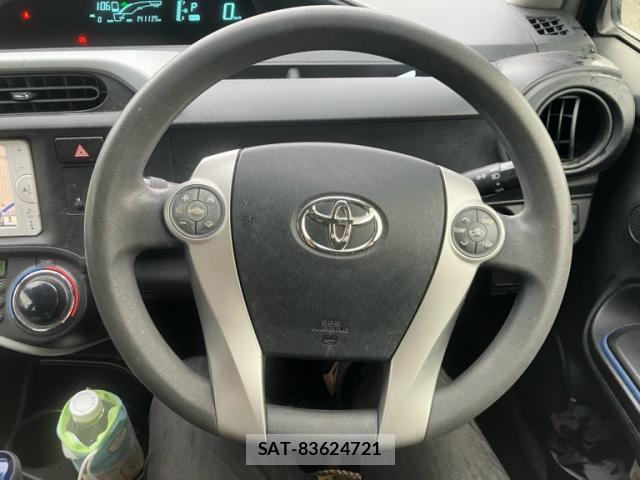 Toyota AQUA 2014-02 8854498-10