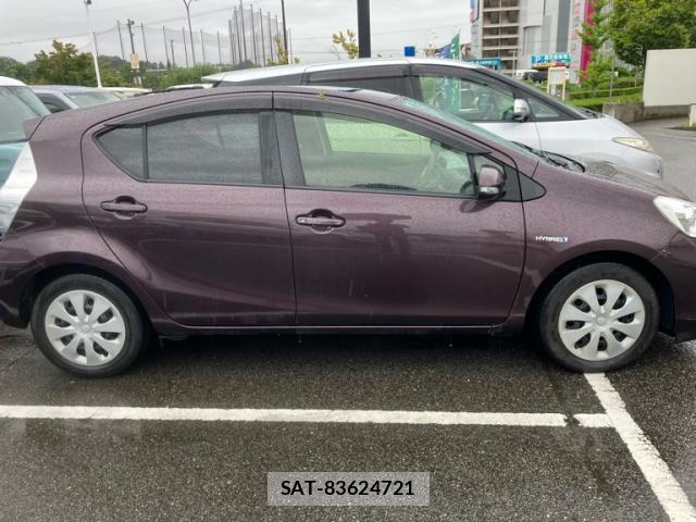 Toyota AQUA 2014-02 8854498-2