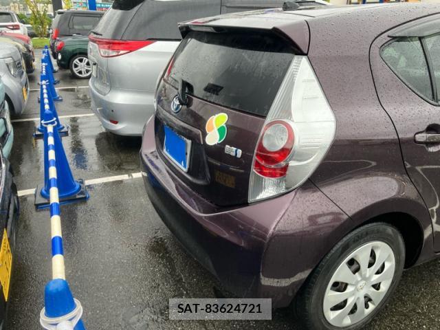 Toyota AQUA 2014-02 8854498-6