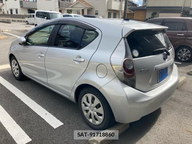 Toyota AQUA 2013-11 8854504-13