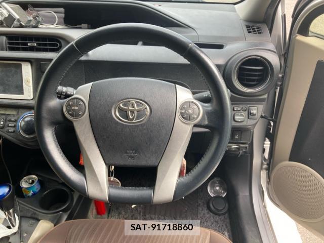 Toyota AQUA 2013-11 8854504-17