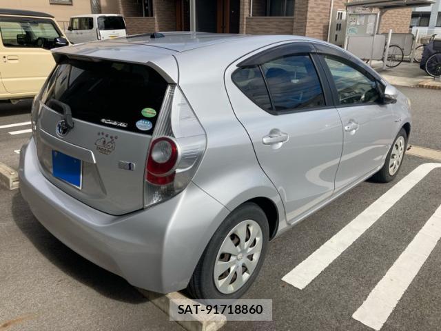 Toyota AQUA 2013-11 8854504-2