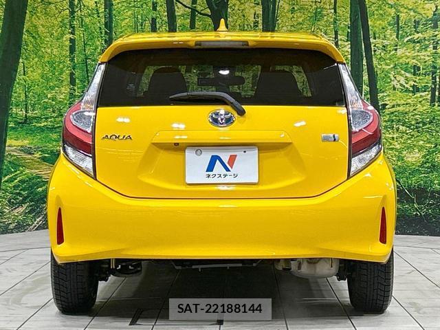 Toyota AQUA 2017-11 8854713-14