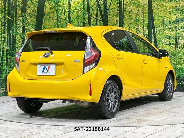 Toyota AQUA 2017-11 8854713-16