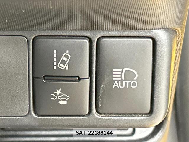 Toyota AQUA 2017-11 8854713-4
