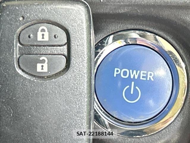 Toyota AQUA 2017-11 8854713-6