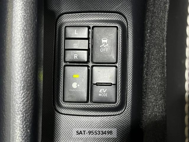 Toyota AQUA 2019-07 8854790-17