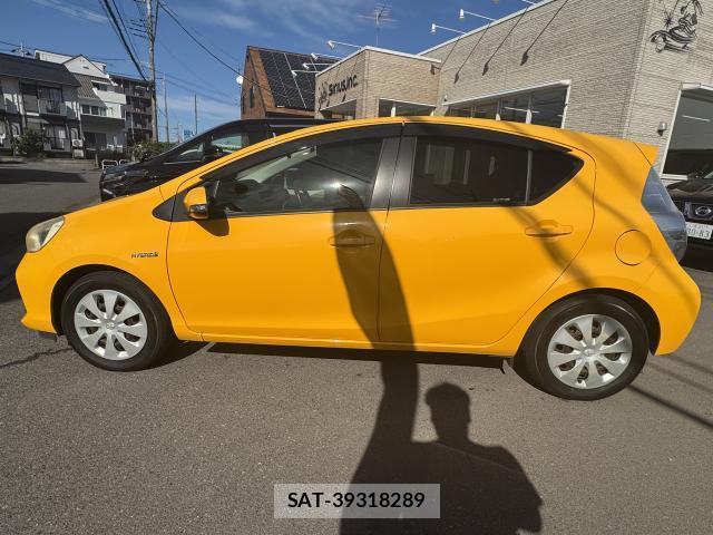 Toyota AQUA 2012-11 8854855-10