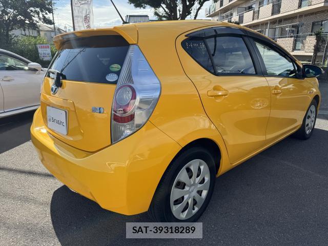 Toyota AQUA 2012-11 8854855-13