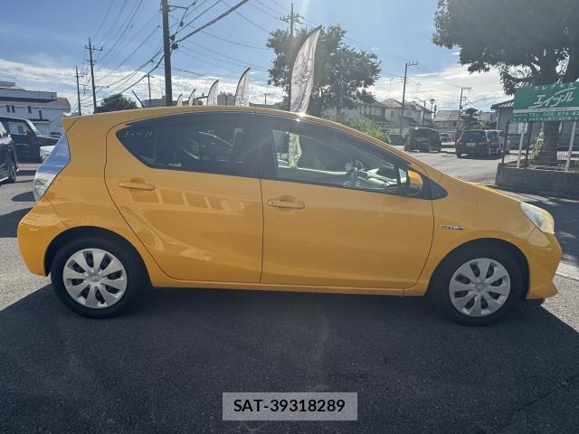 Toyota AQUA 2012-11 8854855-3