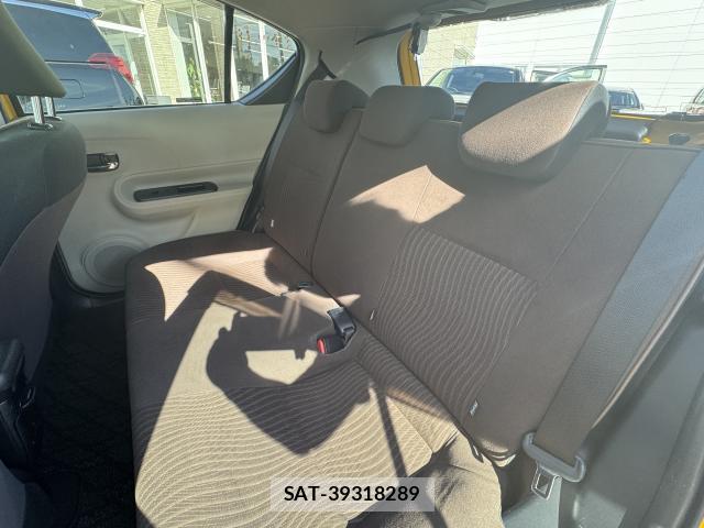 Toyota AQUA 2012-11 8854855-6