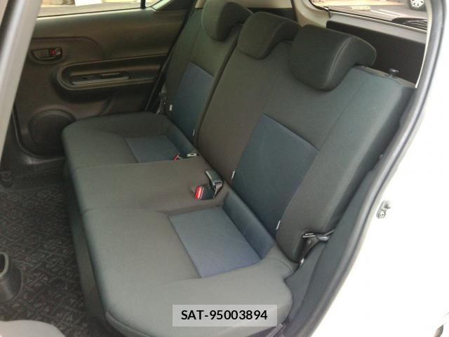 Toyota AQUA 2018-02 8854942-11