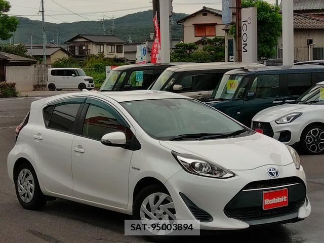 Toyota AQUA 2018-02 8854942-3