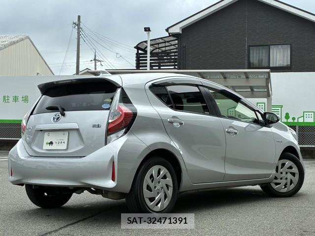 Toyota AQUA 2017-11 8855024-12