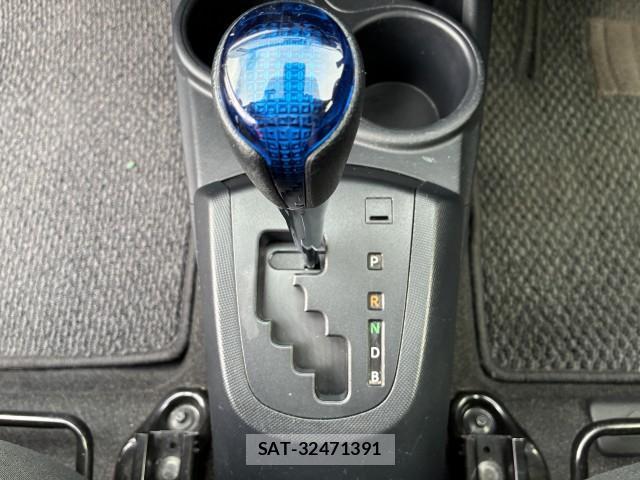 Toyota AQUA 2017-11 8855024-13