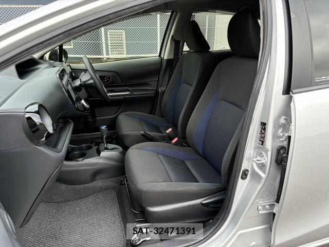 Toyota AQUA 2017-11 8855024-4