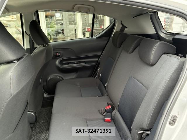 Toyota AQUA 2017-11 8855024-5