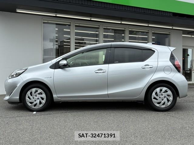Toyota AQUA 2017-11 8855024-9