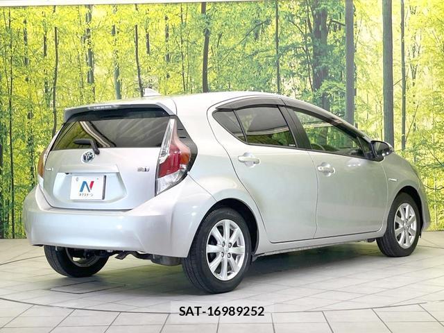Toyota AQUA 2015-09 8855068-15