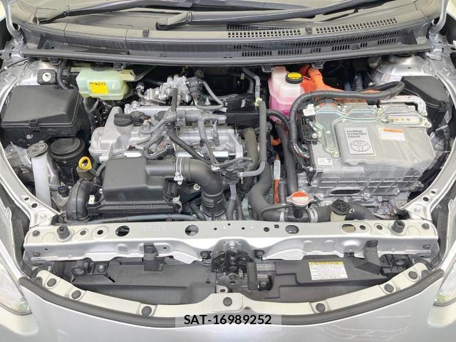 Toyota AQUA 2015-09 8855068-16