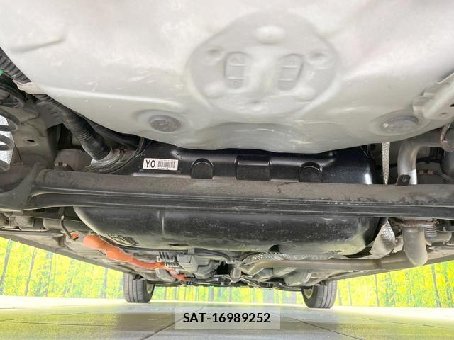 Toyota AQUA 2015-09 8855068-17