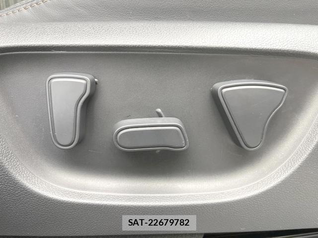 Toyota AQUA 2023-04 8855074-5
