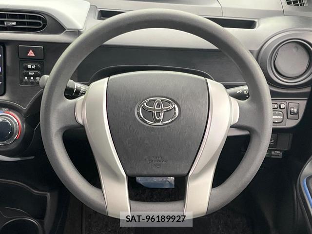 Toyota AQUA 2013-06 8855117-11