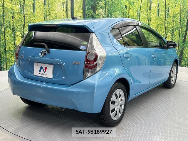Toyota AQUA 2013-06 8855117-17