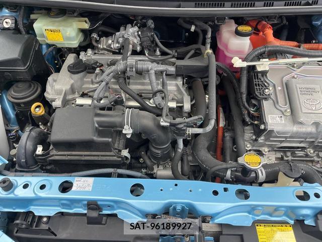 Toyota AQUA 2013-06 8855117-18