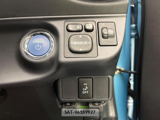 Toyota AQUA 2013-06 8855117-7