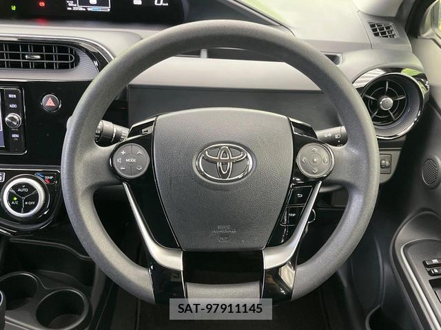 Toyota AQUA 2017-09 8855118-11