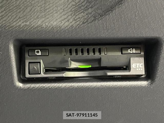 Toyota AQUA 2017-09 8855118-6