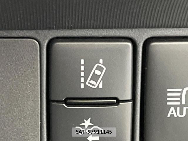 Toyota AQUA 2017-09 8855118-7