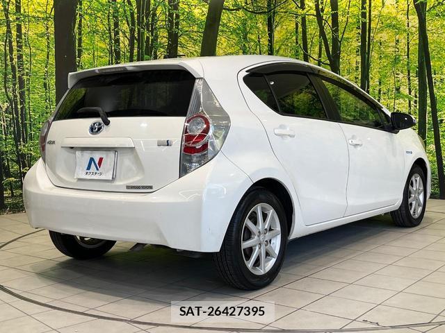 Toyota AQUA 2012-03 8855197-16