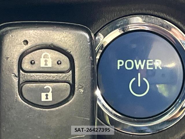 Toyota AQUA 2012-03 8855197-6