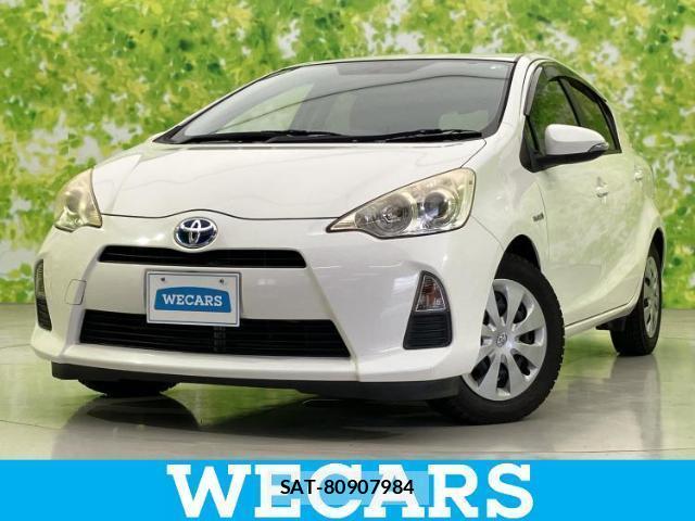 Toyota AQUA 2013-08 8855211-0