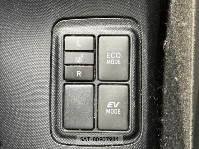 Toyota AQUA 2013-08 8855211-10