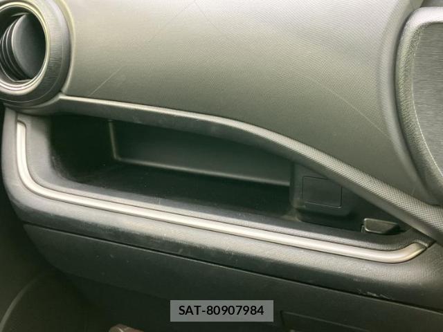 Toyota AQUA 2013-08 8855211-12