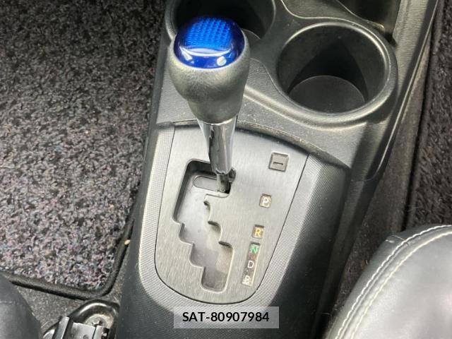 Toyota AQUA 2013-08 8855211-16