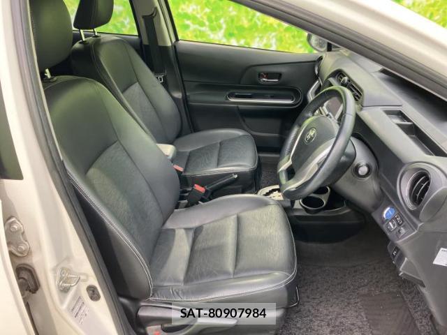 Toyota AQUA 2013-08 8855211-3
