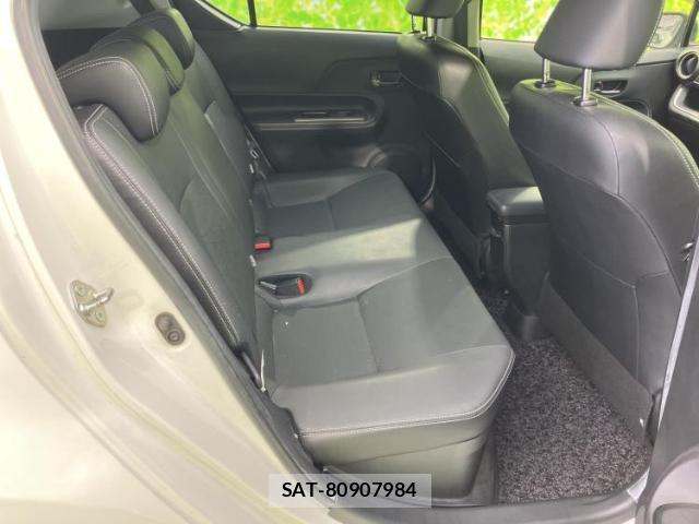 Toyota AQUA 2013-08 8855211-4