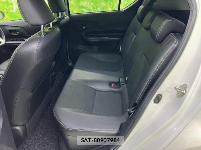 Toyota AQUA 2013-08 8855211-6