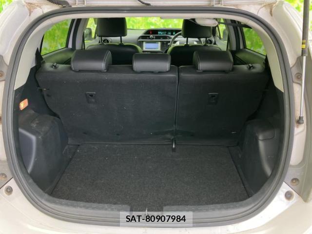 Toyota AQUA 2013-08 8855211-7