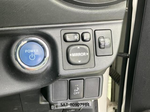 Toyota AQUA 2013-08 8855211-8