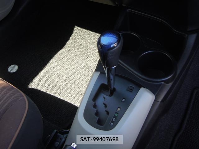 Toyota AQUA 2012-04 8855222-10