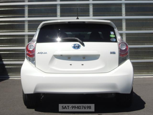 Toyota AQUA 2012-04 8855222-2