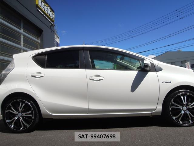 Toyota AQUA 2012-04 8855222-3