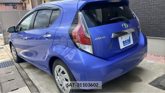 Toyota AQUA 2016-12 8855373-13