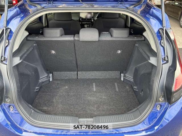 Toyota AQUA 2022-01 8855572-9
