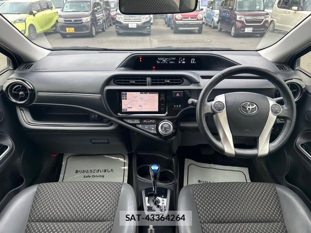 Toyota AQUA 2015-08 8855634-1